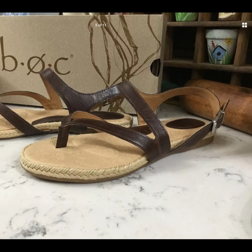 B.O.C Lucila Flat Thong Slingback Sandals
Brown 8M - Picture 5 of 8